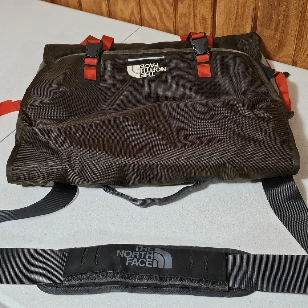 The North Face Oversized XL Messenger Bag TriFold Laptop Luggage Travel Shoulder